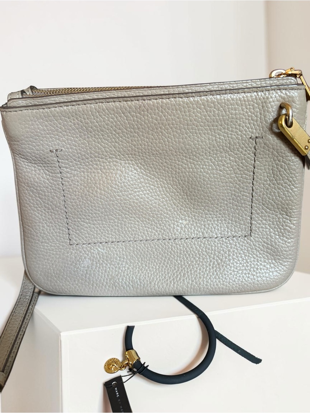 Marc Jacob Pebbled Crossbody Bag in Light Gray and bracelet - Picture 5 of 8
